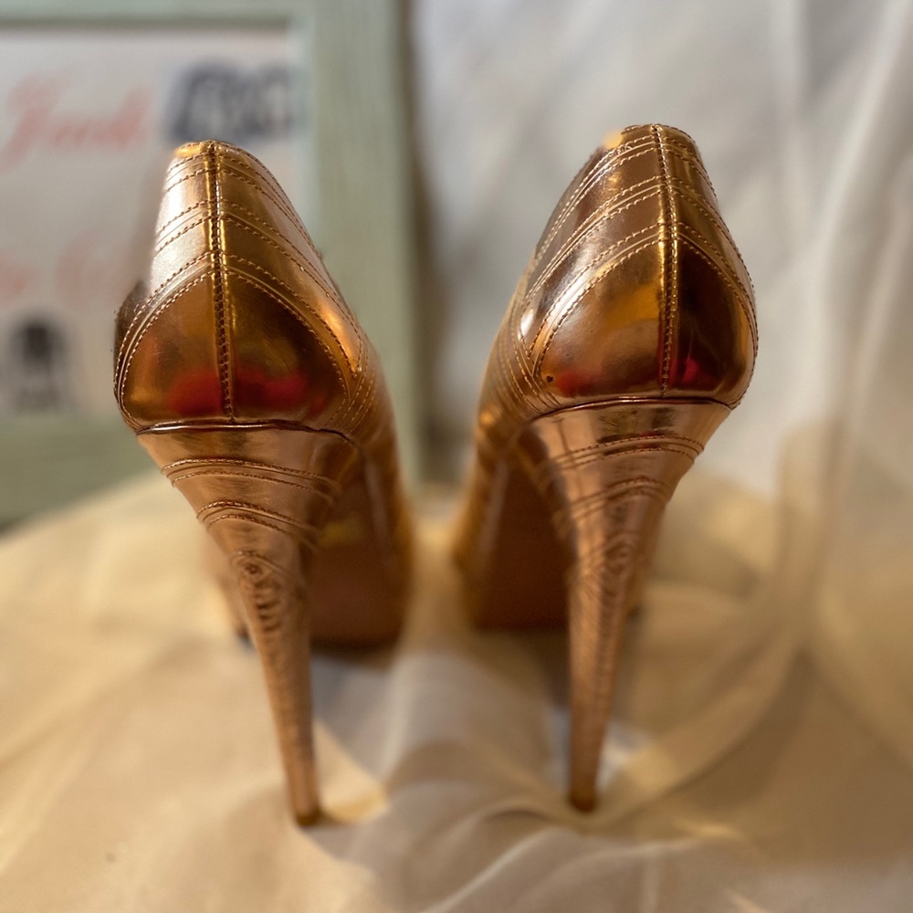 Shoes - Picture 4 of 6